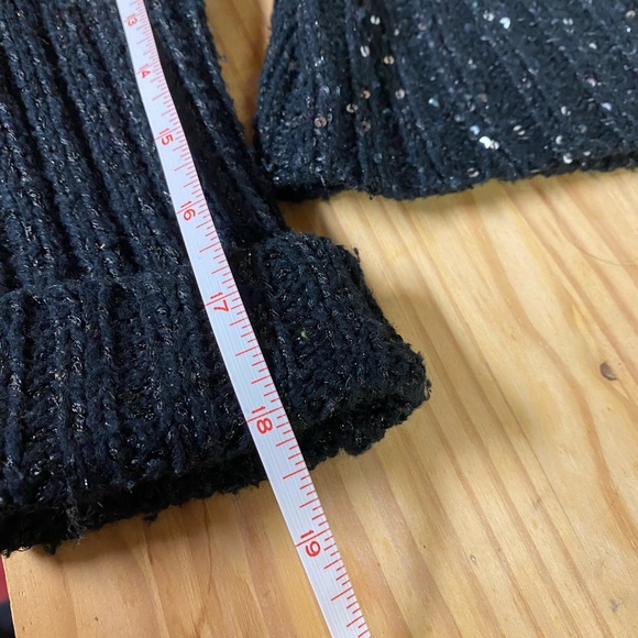 Black holiday sweater with silver sequins all over  Sz: M - Picture 6 of 6